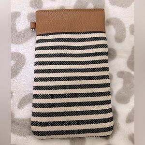 Like New! Thirty One pinch close sunglass case
